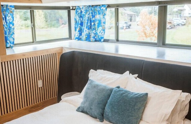 Treehouse 1 · Honeymoon Treehouse Retreat with Hot Tub