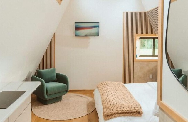 Treehouse 4 · Wander INN Treehouse & spa with private hot tub