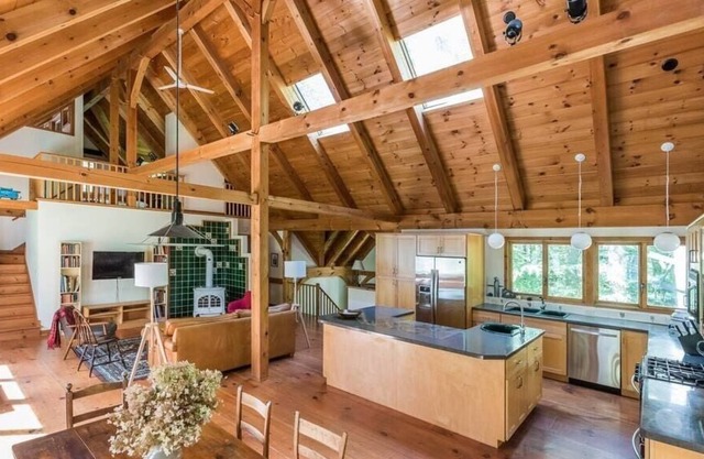 Modernes Baumhaus in der Nähe von Great Barrington und Catamount