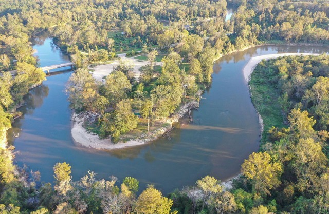 Treehouse Riverfront Retreat! Unplug & Reconnect