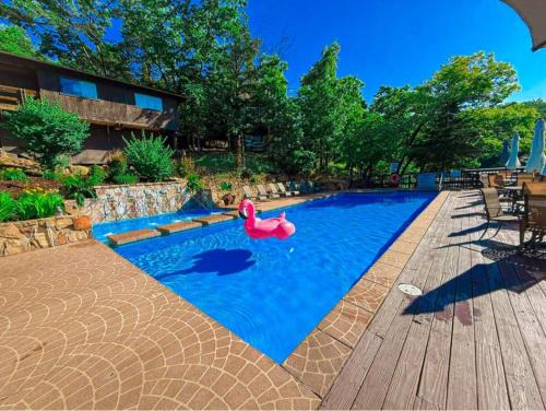 Treehouse Treetop Village58-3bed3bapools-8pp