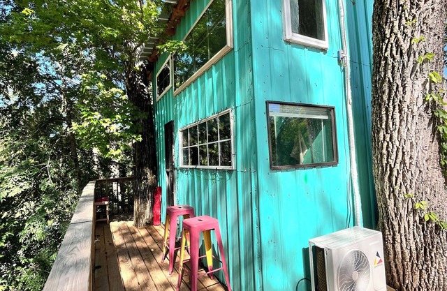 Charming Treehouse in Shepherd - Perfect for a getaway