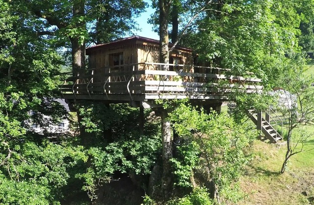 Baumhaus mit Terrasse, Sauna und Grill in Ferdrupt