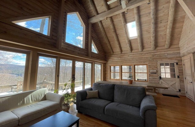Treetop Hideaway in Tyringham