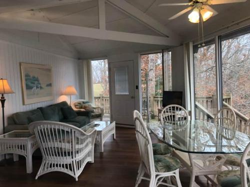 Treetop Village-2bed2bathpoolsdock6-8pp