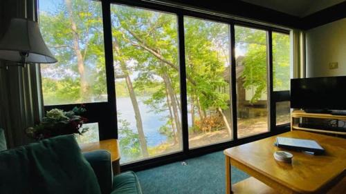 Treetop Village-2bed3bathpoolsdocks6-8pp