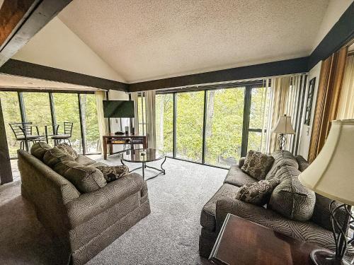 Treetop Village-3bed3bathpoolsdock8pp