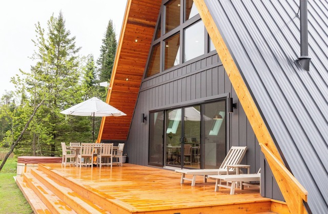 TreeTops Ayframe - Supersized AFrame on the River with Hot Tub