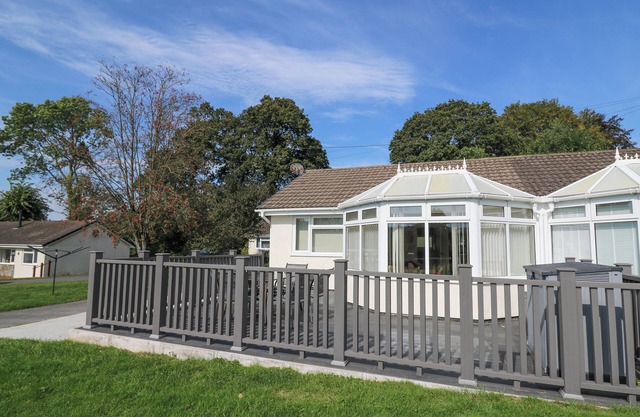 TREM-YR-AFON, pet friendly, with a garden in Aberaeron