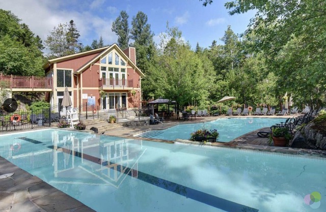 Tremblant-les-Eaux 213-1B 2bd hot tub open walk to ski slopes & golf