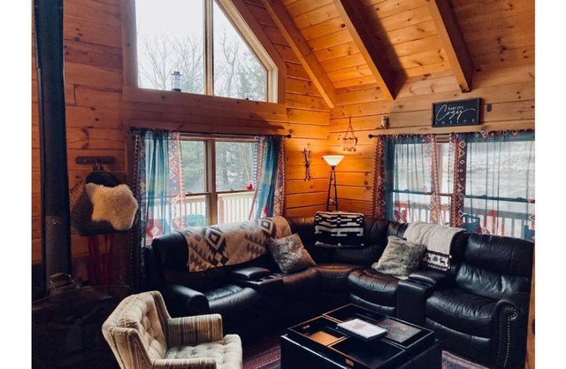 Trending Family Retreat- Deck-Pvt. Hot Tub -Clubhouse Pool, Game Room