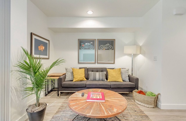 Trendsetter’s Downtown SLC 2 Master Suites/2.5BA +Garage