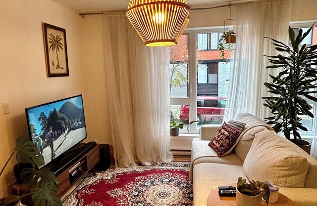 Trendy 1 room Condo - located in the center of Montreal