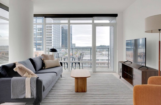 Trendy Bellevue 2BR w/ Gym, W/D & Roof, near Downtown Park, by Blueground