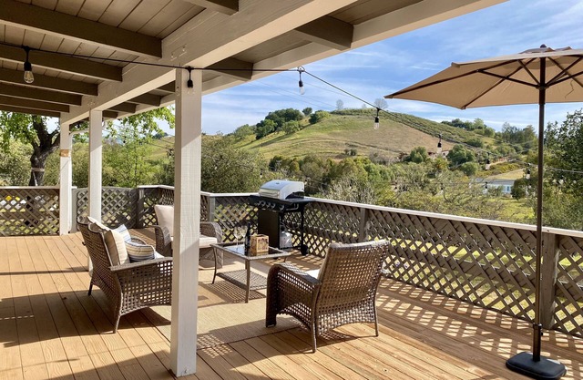 Trendy Farmstead! 5 minutes to downtown Solvang!