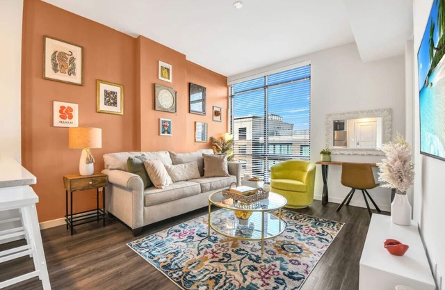 Trendy Gateway | by Lake Eola | Free Parking