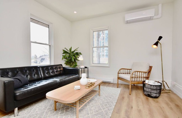 Trendy Lake View Suite Downtown