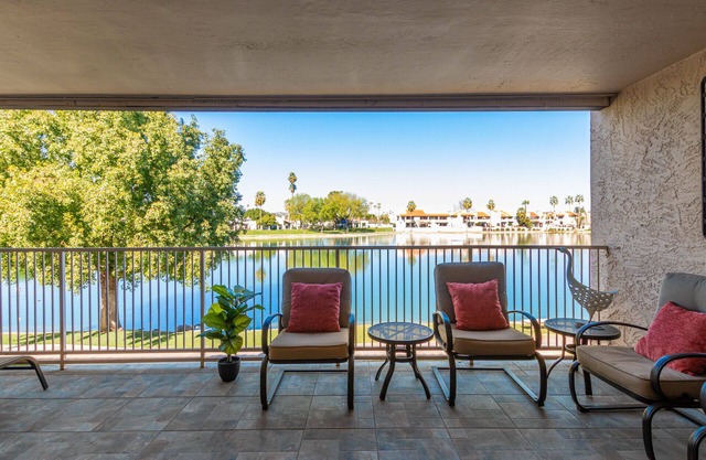 TRENDY Sunny Lakefront + 2 KING-Betten + beheizter Pool
