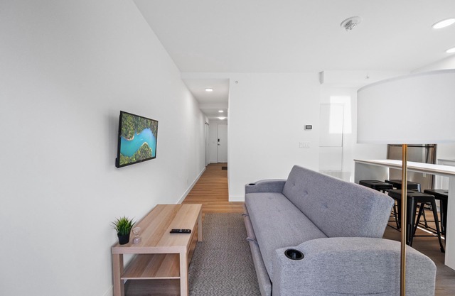Trendy Neighbourhood | Rooftop Patio | Sofa Bed | Underground Parking
