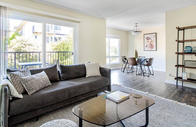 Trendy Palo Alto 1BR w/ Gym, Pool, near 82, 101, and 280, by Blueground