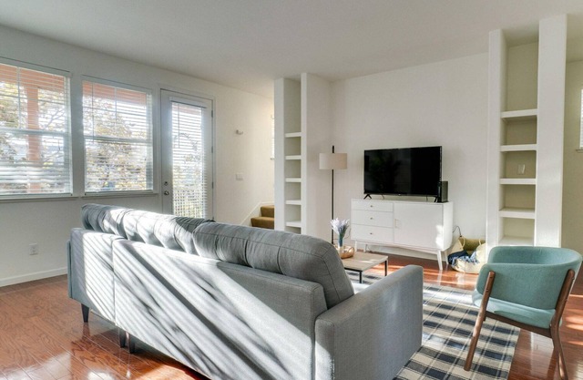 Trendy San Jose 3BR w/ Balcony & A/C, nr Trampoline Park, by Blueground