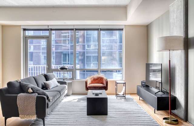 Trendy South Lake Union 1BR w/ W/D & Gym, Walkable Area, by Blueground