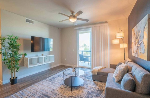 Modern 2BD| Gym+Pool+Parking+W/D Sleeps 8