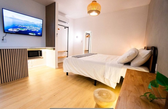 Trendy Studio 10 miles from Disneyland Park