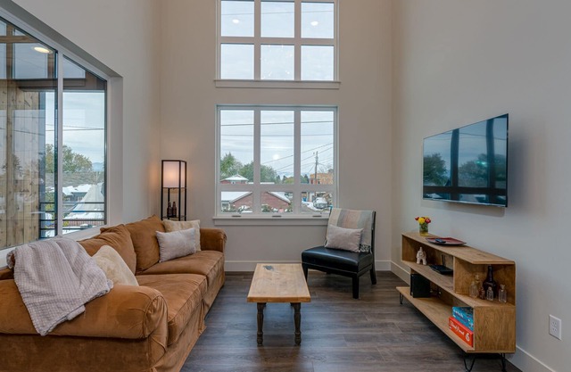 Tri-level townhome centrally located 2 miles from DT Missoula