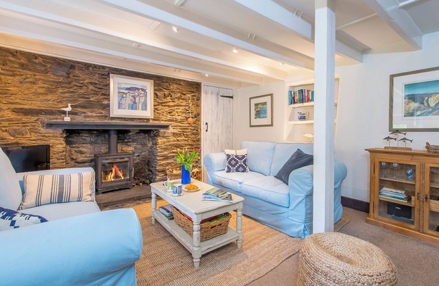 Tri Pysgodyn, Holiday Cottage Abercastle, Sleeps 4, 2 bedrooms, bathrooms