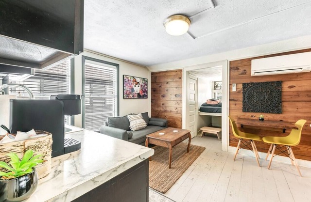 Tribeca: So Fun! Walk to A&M, Comfy King Beds