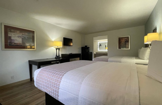 Tricove Inn & Suites