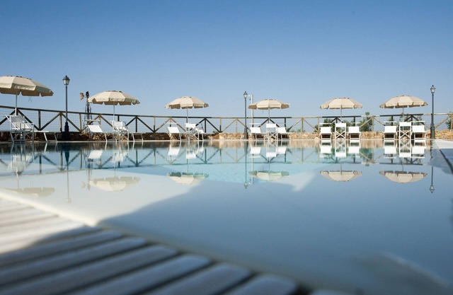 Deluxe Apartment 2 Badezimmer mit privatem Garten, Pool, Tennis, am Meer