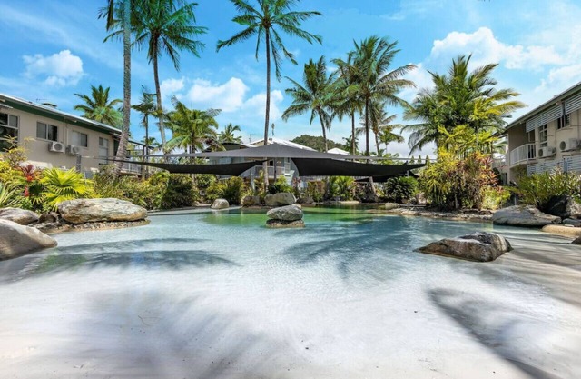 Marlin Cove · 2 Bett 2 Bad Modern Apt @ Trinity Beach Lagoon ❤️