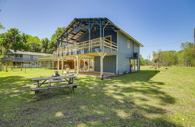 Trinity River Cottage w/ Deck + Water Views
