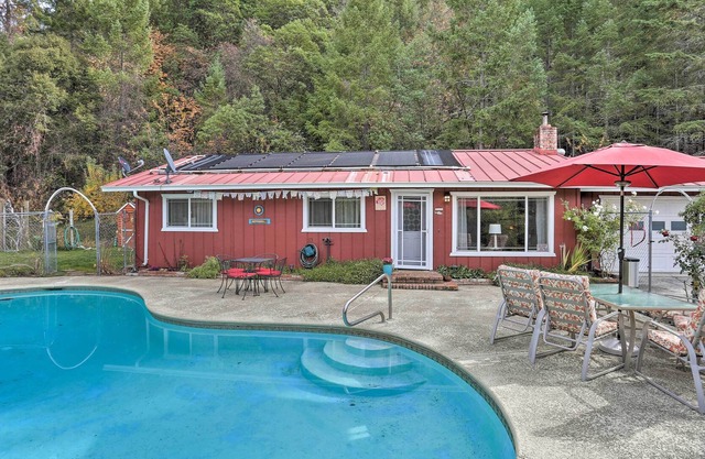 Trinity River Retreat mit Salzwasserpool und Feuerstelle
