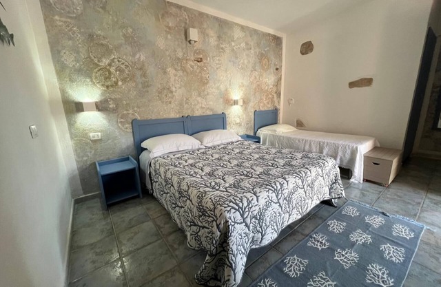 Triple room with shared pool and kitchen, Wi-Fi and air conditioning