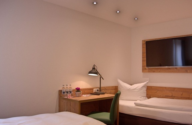Dreibettzimmer mit Dusche/WC