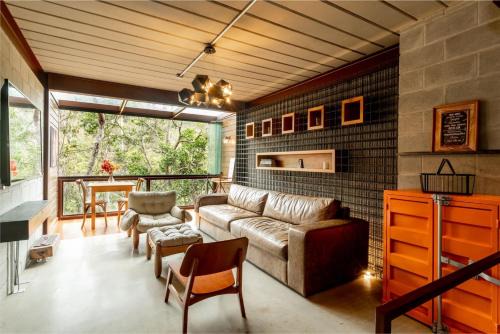 Triplex com Design Industrial em Itaipava | AIR A2