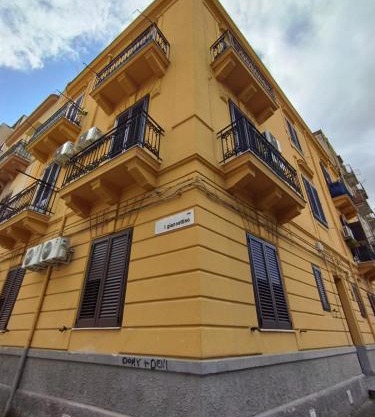 Triscele house