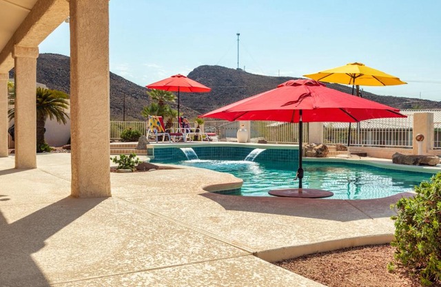 Tropic Paradise 3 bed 3 bath Pool Home