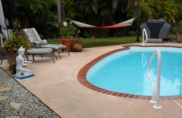 Tropische Brise, beheizter Pool, Kajak, Fahrräder, WiFi, Kabel, gut bestückt, Strand