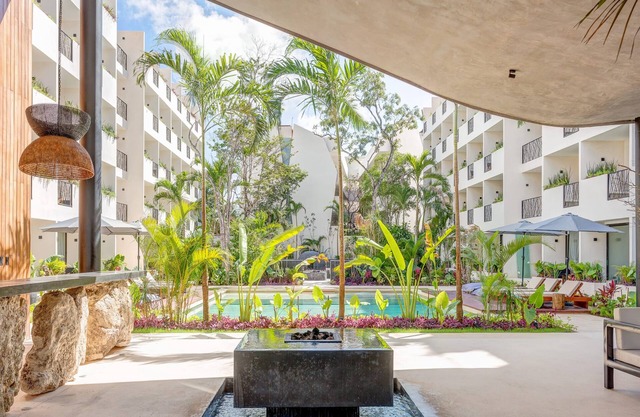 Tropical Community 5 Min from Beach, Pool, Gym!