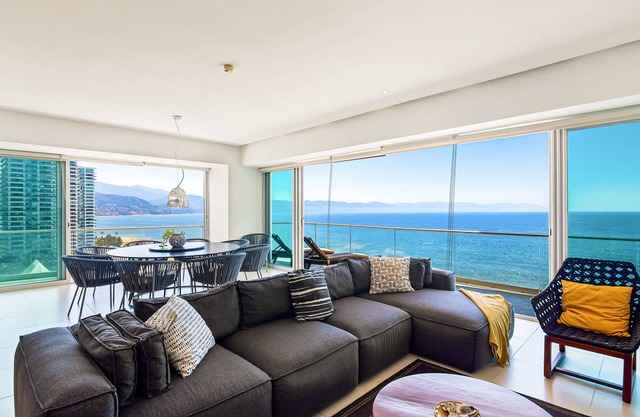 Tropical & modern condo with scenic balcony, hot tub, pool - amazing views