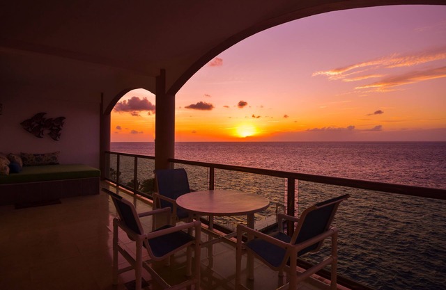 Tropical Paradise, Sunset and Ocean Views!