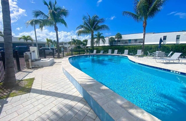 "Tropical Oasis" by the beach & shops, with pool!
