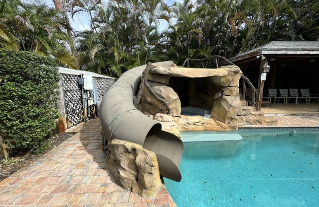 TROPICAL OASIS IN FT. LAUDERDALE !! NEWLY RENOVATED!!!