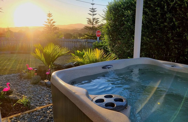 Tropical Oasis in Golden Circle