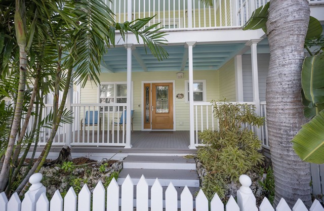 Tropical Oasis in the Truman Annex with a private pool