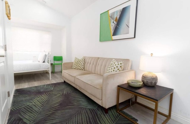 TROPICAL OASIS Studio in the Heart of All the Fun!